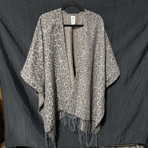 Woolrich brand / Animal print cape / Size one size / P-29 - Picture 2 of 5